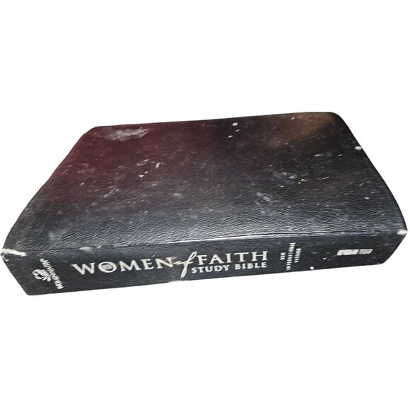 Women Of Faith Study Bible NIV Black Bonded Leather - Picture 6 of 7